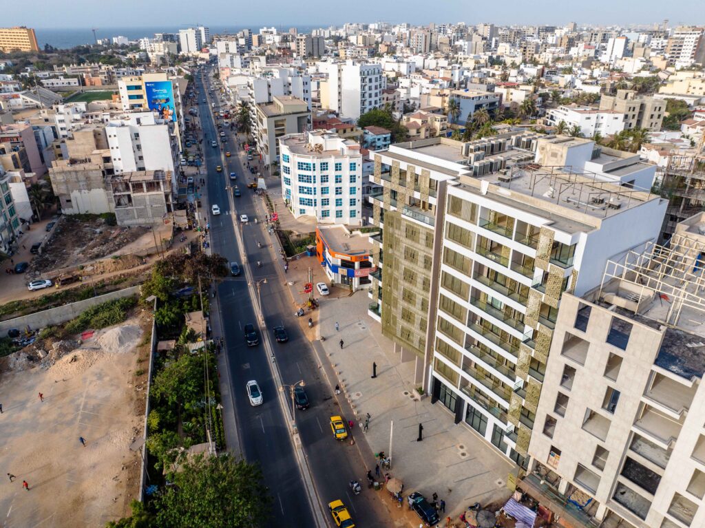 vue aérienne de la capitale dakar, sur la droite se trouve la résidence siki en vente sur plan